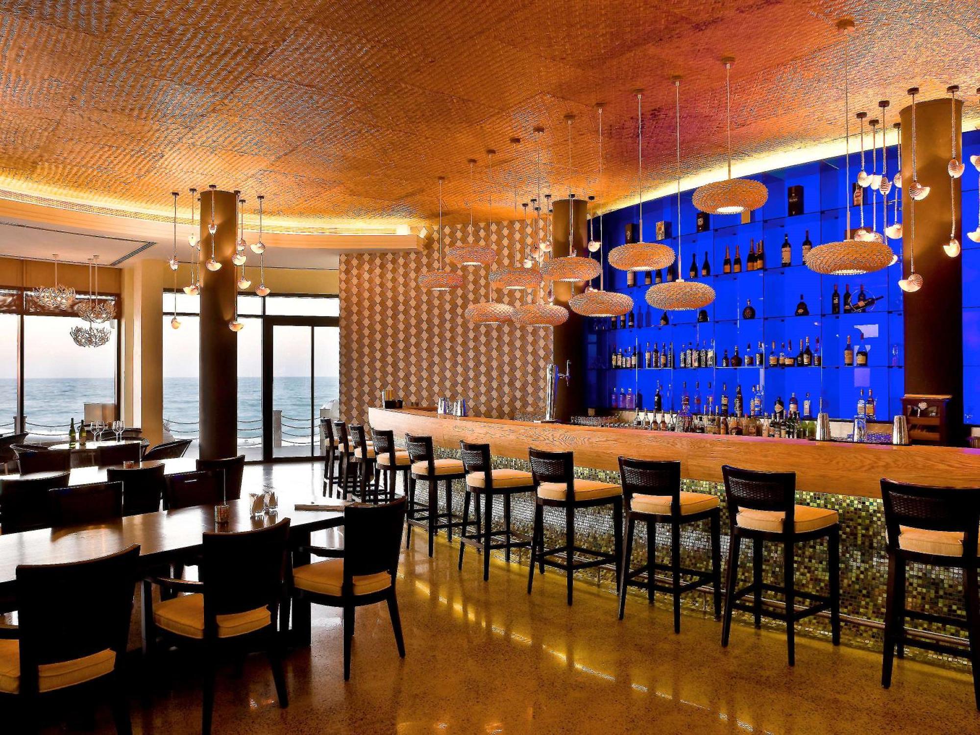 索菲特巴林匝拉塔拉萨海水疗酒店 麦纳麦 外观 照片 The bar at the 360° Lounge