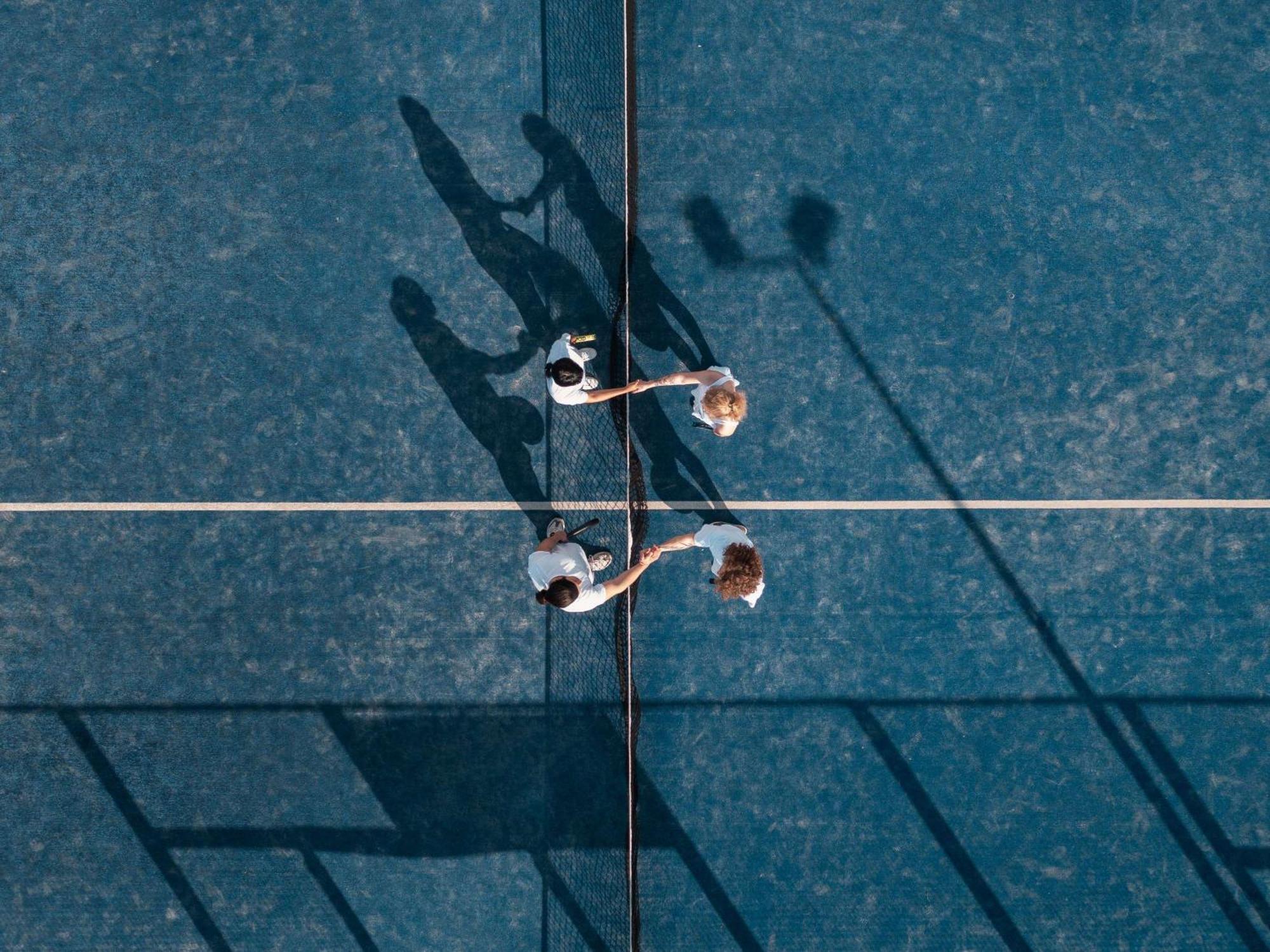索菲特巴林匝拉塔拉萨海水疗酒店 麦纳麦 外观 照片 Aerial view of a squash match