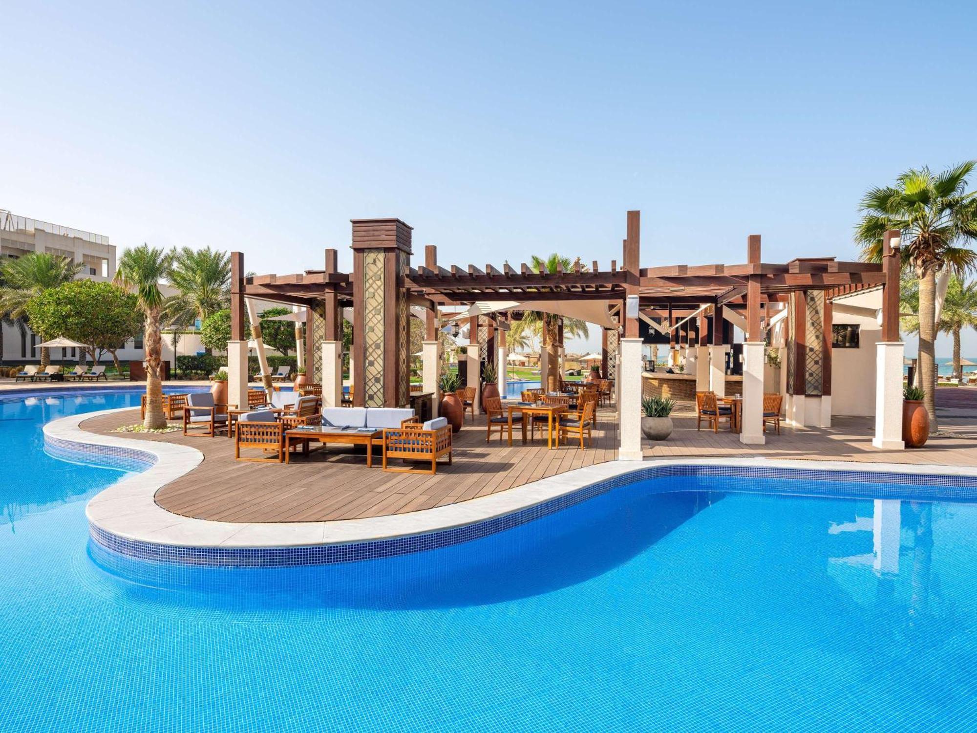 索菲特巴林匝拉塔拉萨海水疗酒店 麦纳麦 外观 照片 The swimming pool at the resort