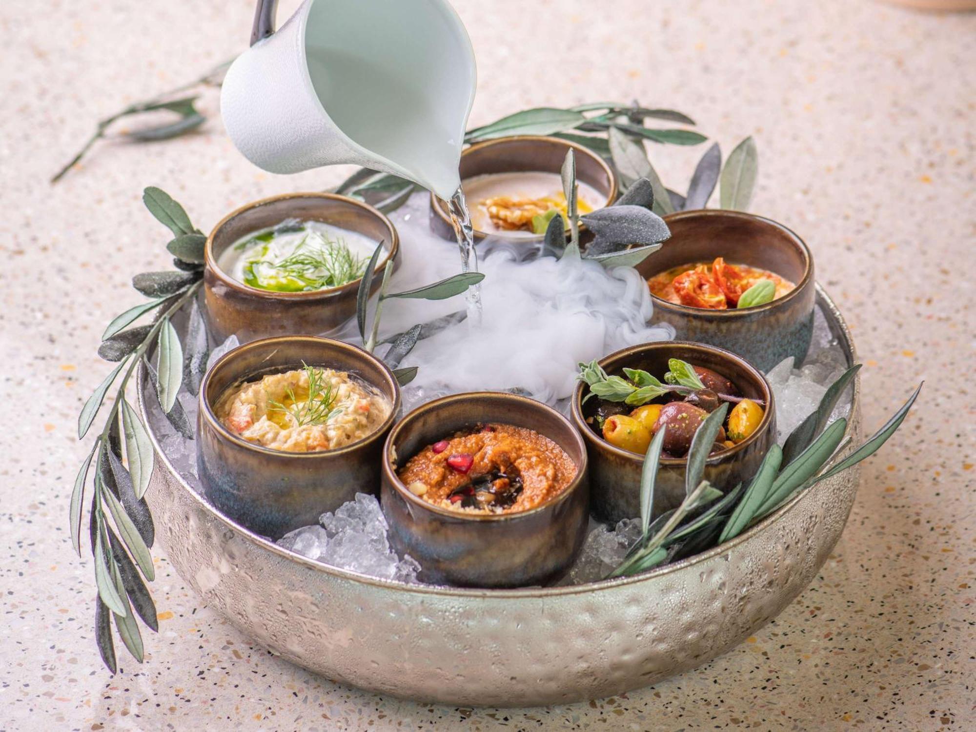 索菲特巴林匝拉塔拉萨海水疗酒店 麦纳麦 外观 照片 A selection of chutneys